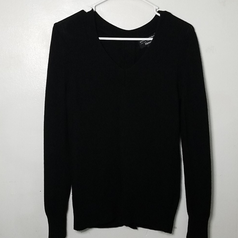 BANANA REPUBLIC ITALIAN YARN V-NECK SWEATER - Picture 10 of 11